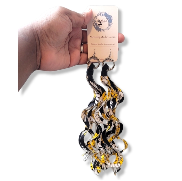The MBM Boutique Jewelry - 🆕️ MBM Back & Yellow Daisies swirl tassel earrings